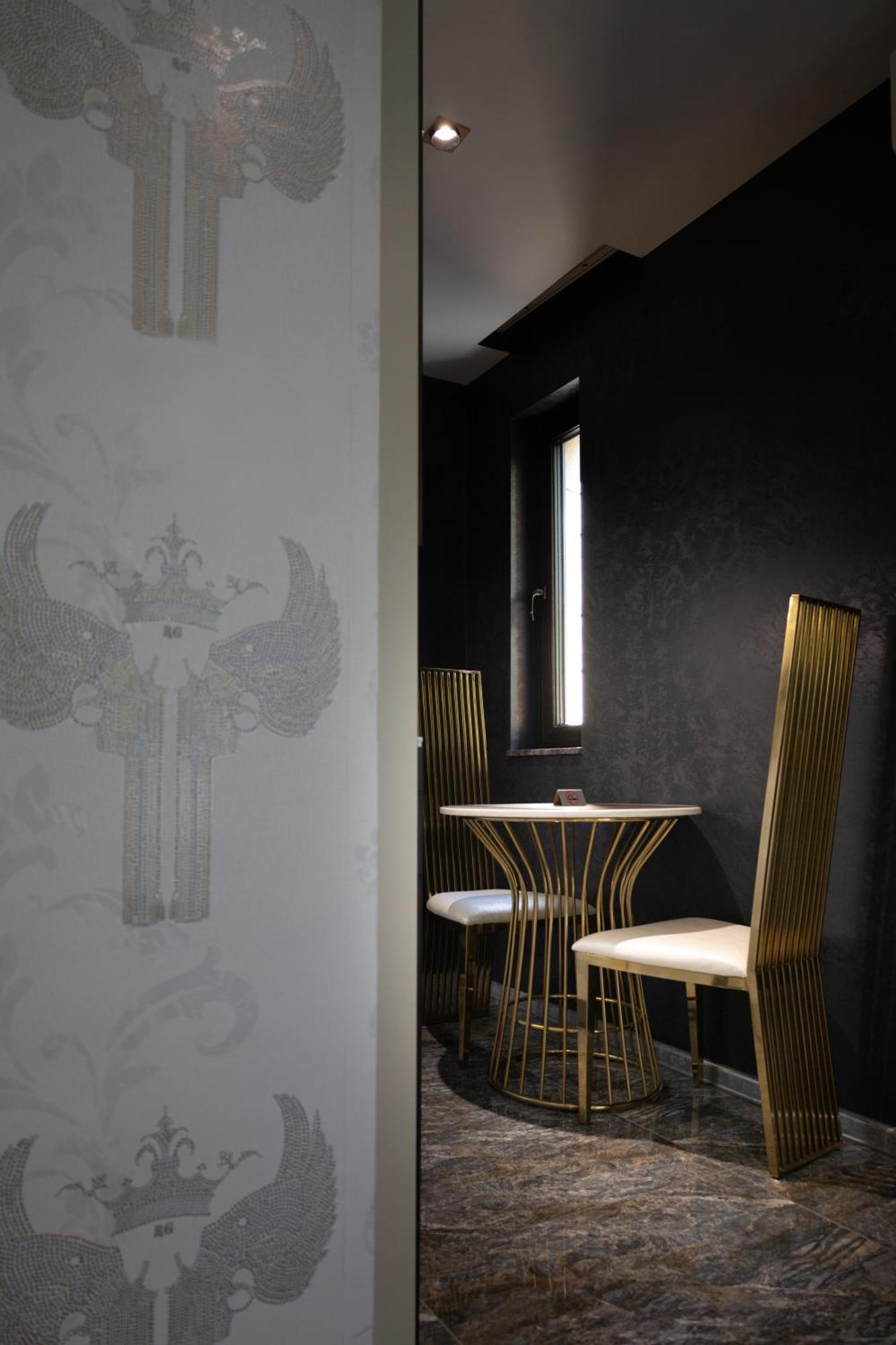 The Hidden Bank: Silver Bullet Plovdiv Exterior foto