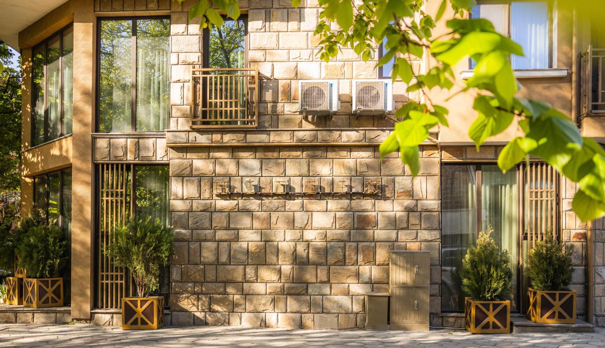 The Hidden Bank: Silver Bullet Plovdiv Exterior foto