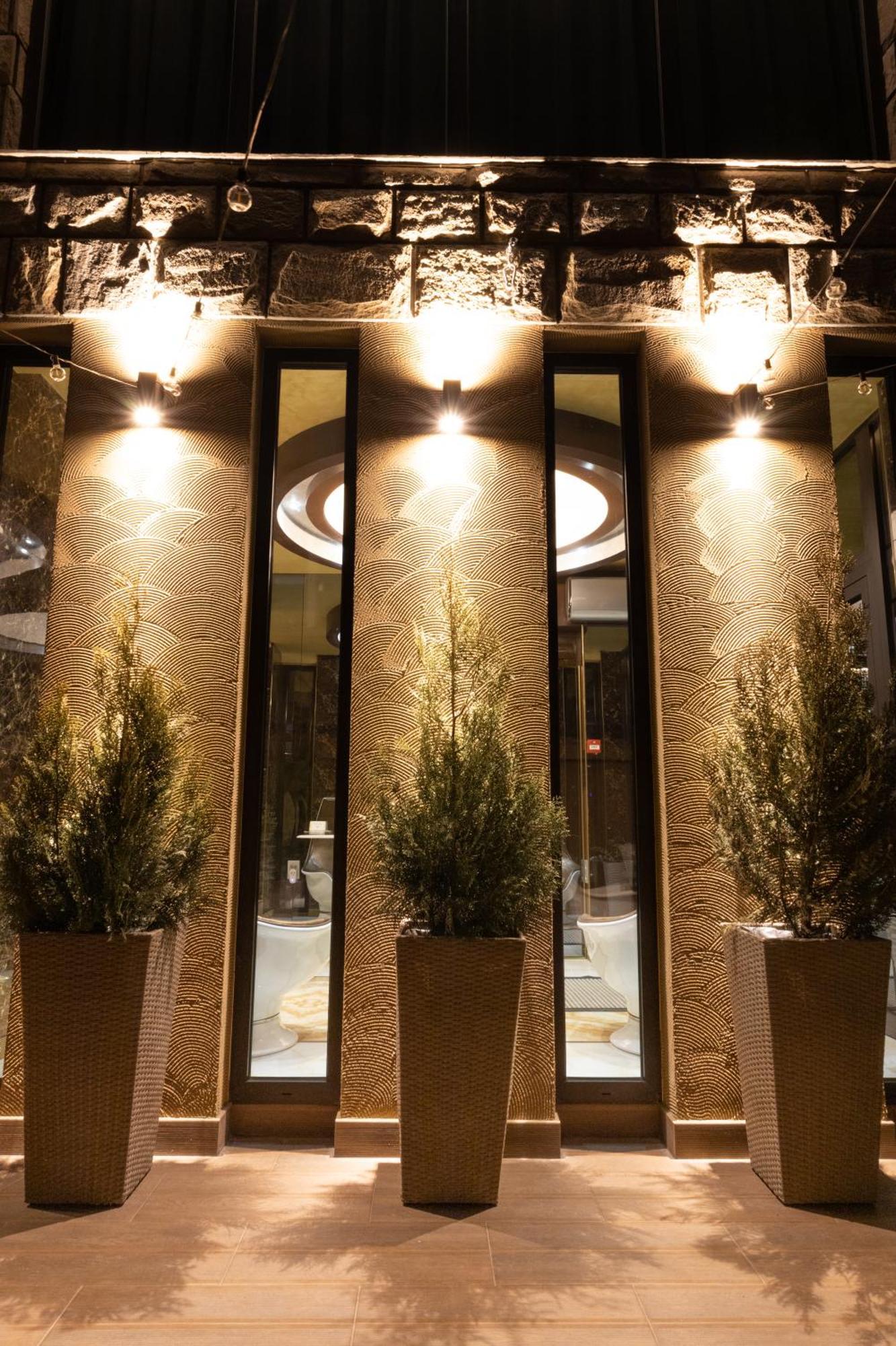 The Hidden Bank: Silver Bullet Plovdiv Exterior foto